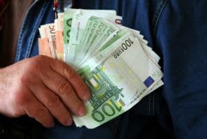 cash-in-hand-603511-m